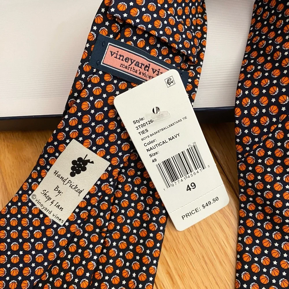 Vineyard Vines stylish tie